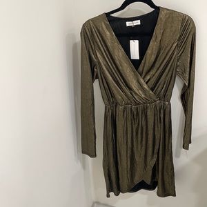 Sugarlips- gold long sleeve dress size S 🛍💕